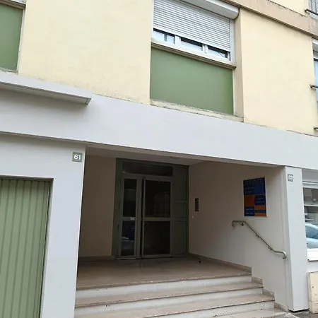 Couturier Lovely Proche Centre Apartamento
